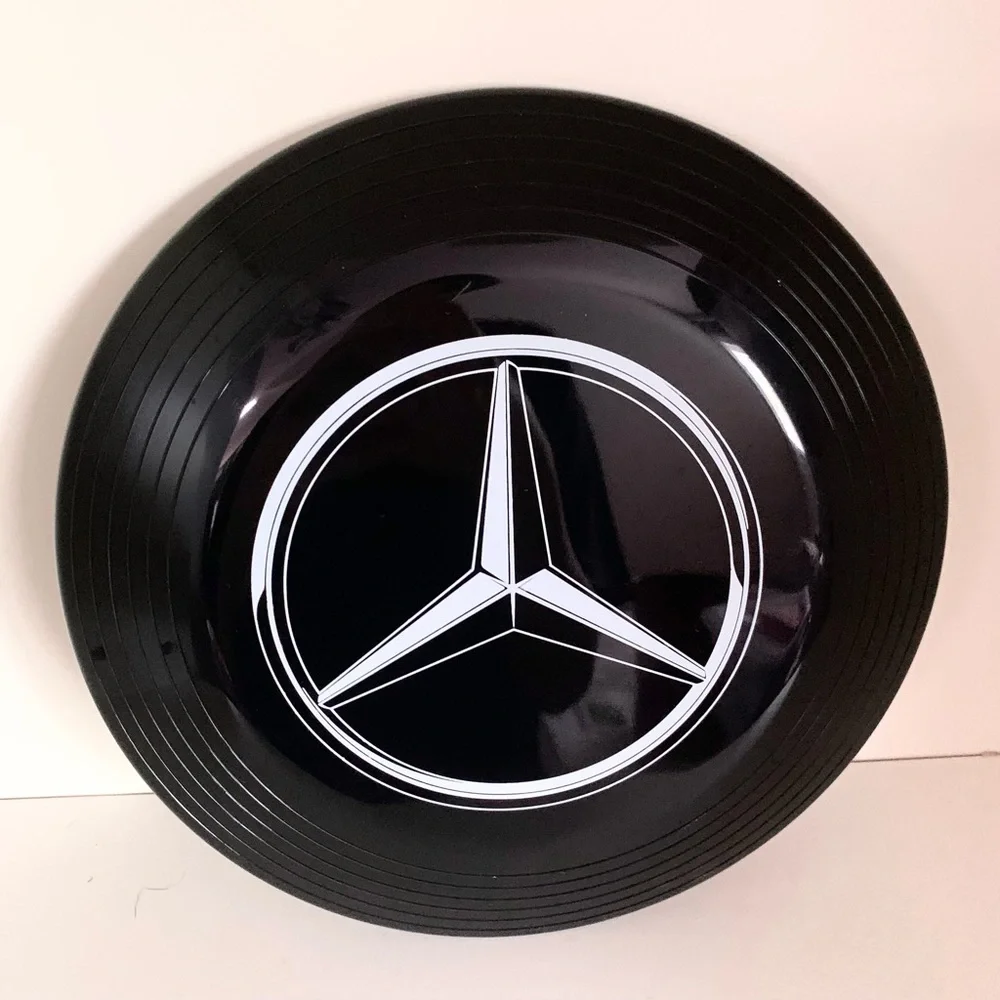 Hold Mercedes Benz frisbee